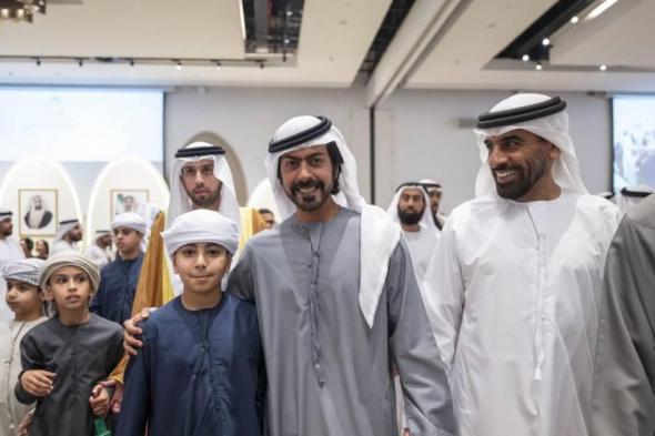 خليفة
      بن
      طحنون
      يحضر
      حفل
      زفاف
      عبدالله
      وأحمد
      الشامسي