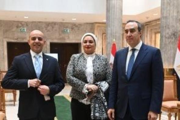 متابعة
مباشرة
من
أمين
عام
النواب
لإجراءات
تسليم
كارنيهات
العضوية