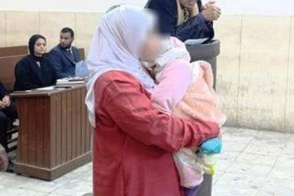 مشاهد
من
محاكمة
قاتلة
زوجها
وأطفاله
الـ6
فى
المنيا..
بالبدلة
الحمراء
وتحمل
طفلها