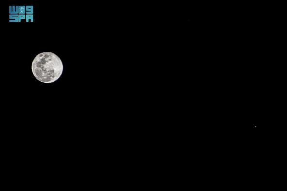 مشهدٌ
    فلكي
    لافت
    ..
    اقتران
    القمر
    والمشتري
    ورأسي
    التوأم
    في
    سماء
    الحدود
    الشمالية