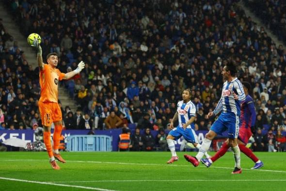 حارس
      برشلونة
      يثير
      الجنون
      في
      «ديربي»
      كتالونيا