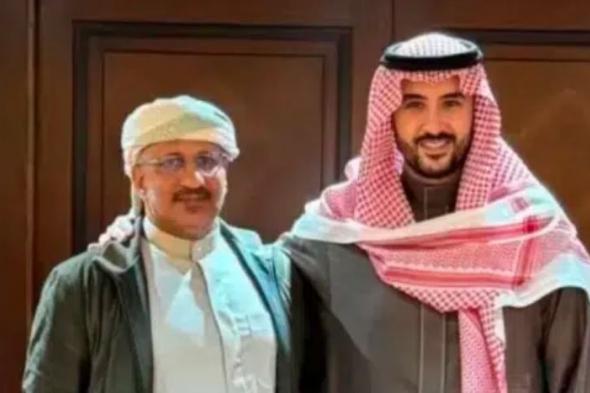 خالد
بن
سلمان
يبحث
مع
طارق
صالح
دعم
استقرار
اليمن