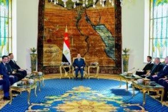 الرئيس
السيسى
يستقبل
وفد
فيفا
فى
إطار
الجولة
الترويجية
لكأس
العالم..
صور