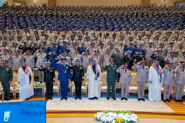 نيابة
    عن
    وزير
    الدفاع..
    نائب
    الوزير
    يرعى
    حفل
    تخريج
    دورات
    تأهيل
    الضباط
    الجامعيين
    للقوات
    المسلحة