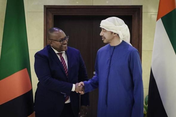 عبدالله
      بن
      زايد
      يبحث
      مع
      وزير
      خارجية
      زامبيا
      تعزيز
      علاقات
      التعاون