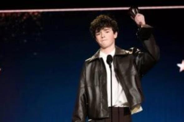 أوين
كوبر
أصغر
رجل
يفوز
بجائزة
اختيار
النقاد
عن
دوره
فى
مسلسل
Adolescence