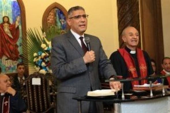 محافظ
الجيزة
يزور
الكنيسة
الإنجيلية
للتهنئة
بعيد
الميلاد
المجيد