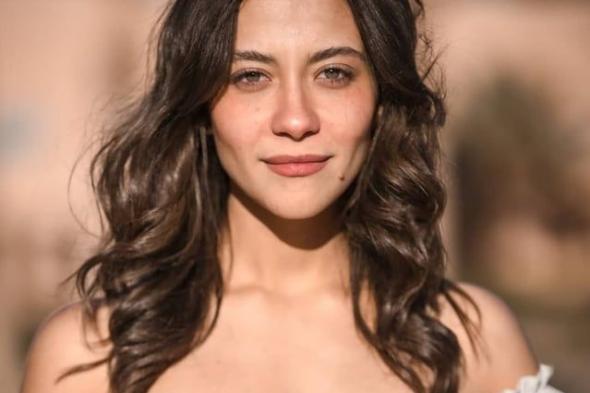 بعد تألقها في مسلسل ميدتيرم: من هي جلا هشام؟