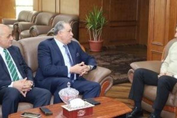 نقيب
المحامين
يلتقى
محافظ
السويس
لبحث
إنهاء
أزمة
أرض
ملاعب
النقابة
الفرعية