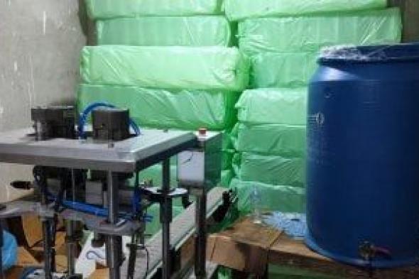 تشميع
منشأة
لتعبئة
المياه
العادية
وطرحها
فى
الأسواق
على
أنها
معدنية
بالجيزة