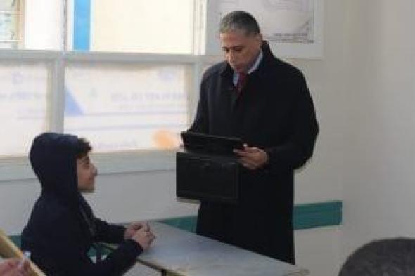 مدير
تعليم
الجيزة
يتفقد
امتحانات
أولى
ثانوى
فى
مادة
البرمجة
ببولاق
الدكرور..
صور