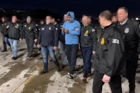 السلطات
الأمريكية
تنقل
مادورو
من
مقر
احتجازه
إلى
المحكمة
فى
نيويورك