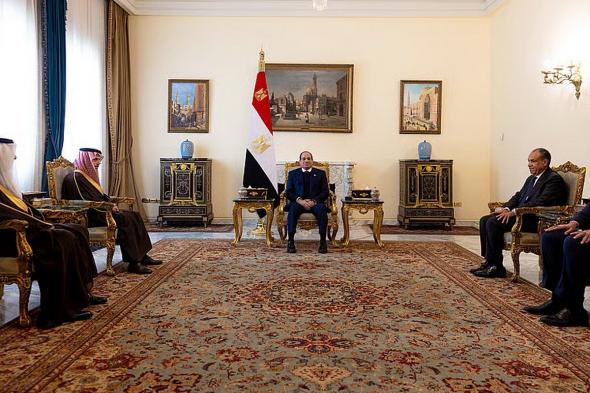 كاتب
    سياسي:
    التنسيق
    السعودي
    المصري
    سد
    منيع
    لأي
    تطورات
    تمس
    أمن
    المنطقة