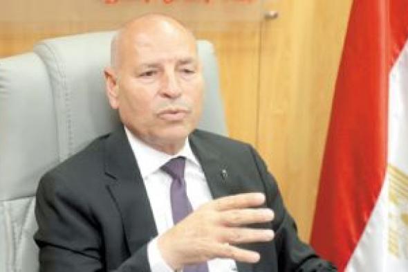 محافظ
القاهرة
يسلم
35
عقد
تقنين
لأصحاب
مصانع
وورش
"شق
الثعبان"