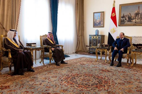 الرئاسة
    المصرية:
    مصر
    والسعودية
    تؤكدان
    ضرورة
    الحفاظ
    على
    سيادة
    ووحدة
    السودان
    واليمن
    والصومال