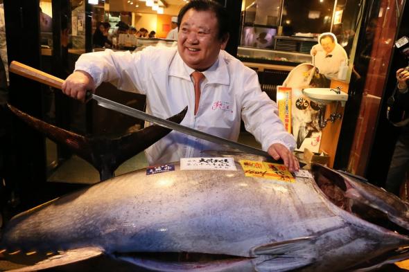 طوكيو: تونة تُباع بـ3.2 ملايين دولار في أول مزادات العام