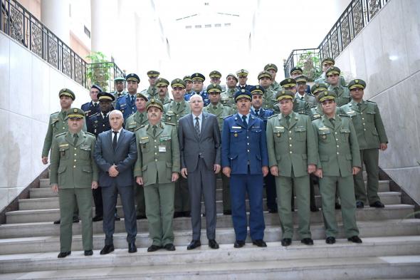 ضباط
المدرسة
العليا
الحربية
في
زيارة
إلى
المجلس
الشعبي
الوطني