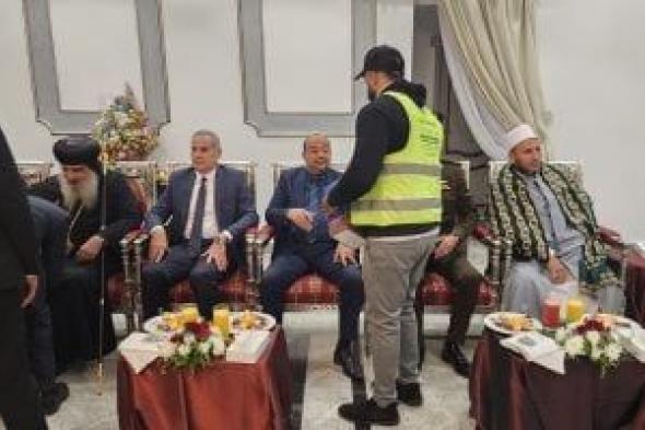 وفد
شعبى
من
قيادات
الأقصر
يقدمون
التهنئة
بعيد
الميلاد
المجيد..
فيديو