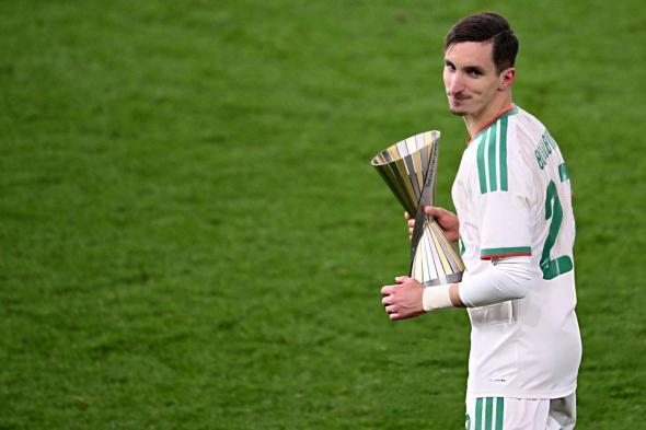 بولبينة:
"نهدي
التأهل
للشعب
الجزائري..
وروح
المجموعة
صنعت
الفارق"