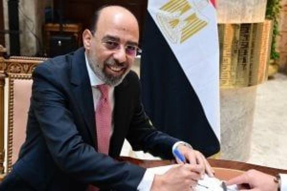 بعد
تسلمه
كارنيه
العضوية..
النائب
وائل
سعده:
استشعرت
بمسؤولية
كبيرة