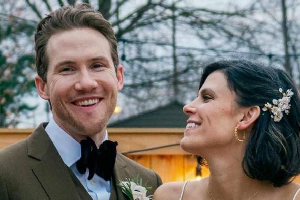 مأساة
      في
      أوهايو..
      مقتل
      طبيب
      أسنان
      وزوجته
      أمام
      طفليهما
      والشرطة
      تبحث
      عن
      مجهول