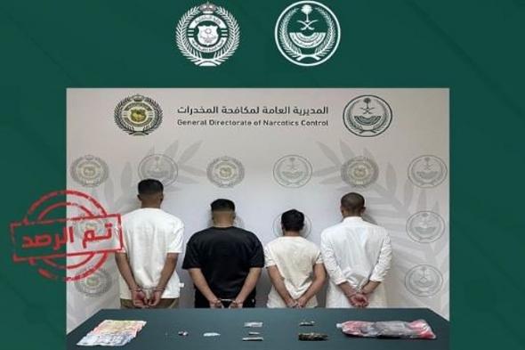 القبض
    على
    4
    أشخاص
    لترويجهم
    الحشيش
    والإمفيتامين
    وأقراص
    مخدرة
    بمنطقة
    الجوف