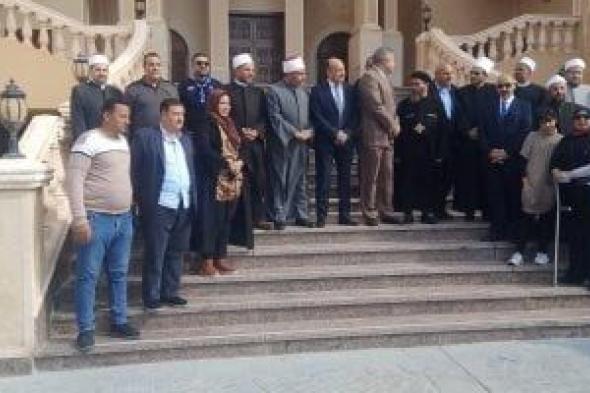 سكرتير
عام
محافظة
جنوب
سيناء
يهنئ
الأقباط
بعيد
الميلاد
بكنيسة
موسى
النبى