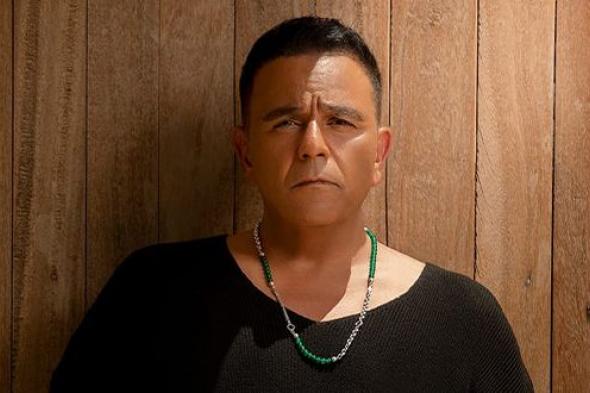 محمد
فؤاد
يوضح
حقيقة
سحب
ألبومه
ويضع
النقاط
على
الحروف