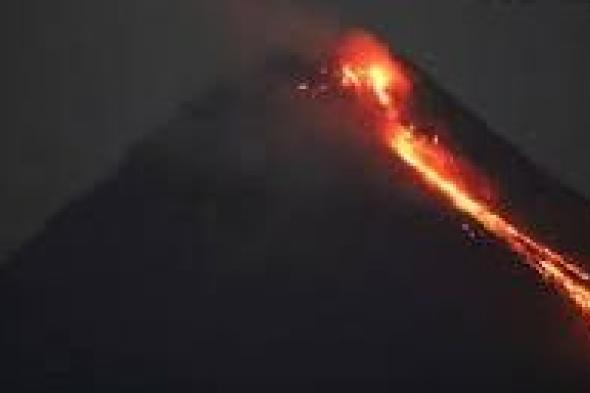 الفلبين تجلي آلاف القرويين بعد انفجارات بركانية