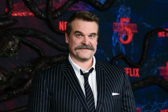 الممثل
ديفيد
هاربر
ينسحب
من
فيلم
جديد
بعد
إرهاقه
بمسلسل
Stranger
Things