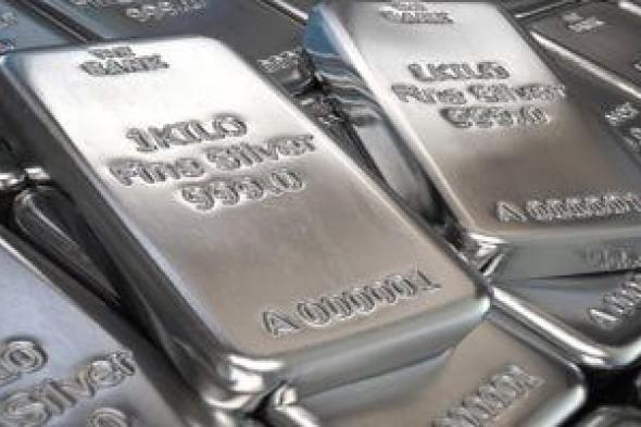 بنك
"إتش
إس
بي
سي"
يتوقع
ارتفاع
أسعار
الفضة
وسط
شح
المعروض