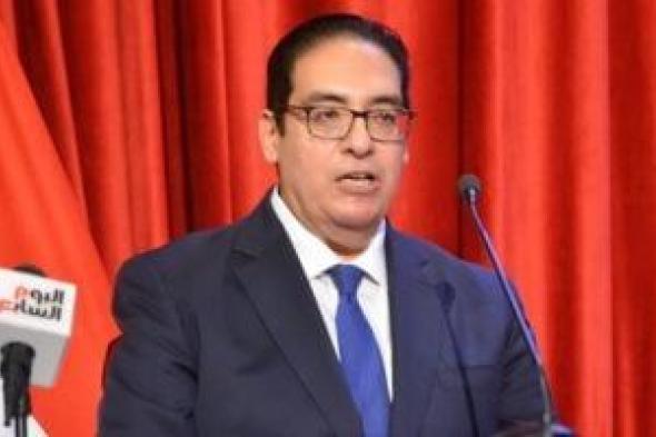 رئيس
جامعة
القاهرة
يصدر
قرارا
بتعيين
49
طبيبا
مقيما
للعمل
بمستشفى
طب
الأسنان
التعليمى