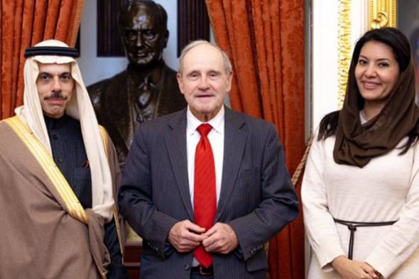 وزير
    الخارجية
    يلتقي
    رئيس
    لجنة
    العلاقات
    الخارجية
    في
    مجلس
    الشيوخ
    الأمريكي
    ونائبته