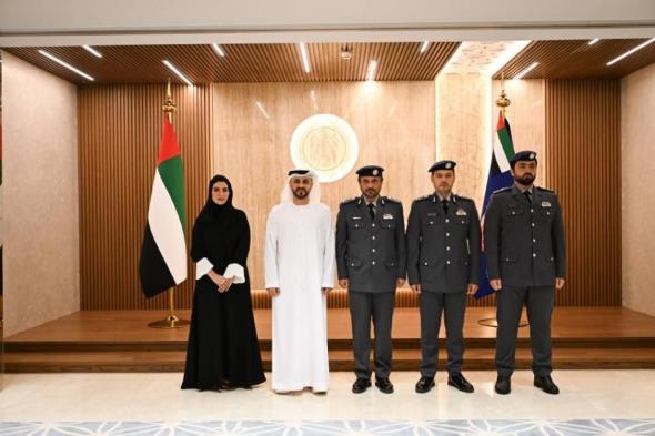 شرطة
      أبوظبي
      و«سبيس
      42»
      توقعان
      تفاهماً
      لتطوير
      حلول
      ذكية