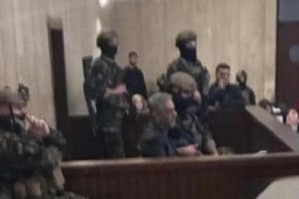 تداول
صور
مسربة
من
جلسة
محاكمة
فضل
شاكر