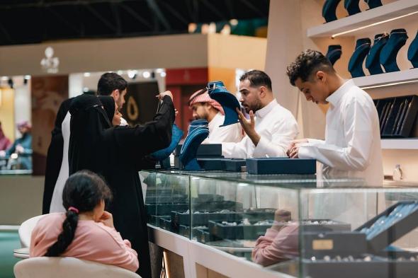 معرض
    الذهب
    جدة
    يجمع
    130
    عارضًا
    لتقديم
    تجربة
    تمزج
    بين
    الأصالة
    والفخامة
    ومتعة
    التسوق