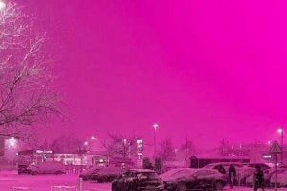 شاهد
سماء
برمنجهام
تتحول
للون
الوردى
تزامنا
مع
العاصفة
جورتى..
اعرف
السبب