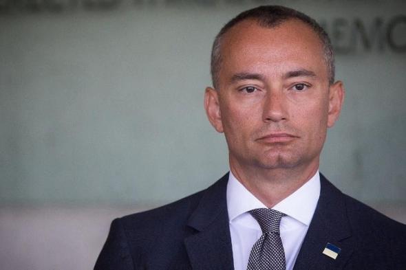 حماس:
نرفض
الوصاية
الدولية
ولم
يُعرض
علينا
اسم
"ملادينوف"
رسمياً