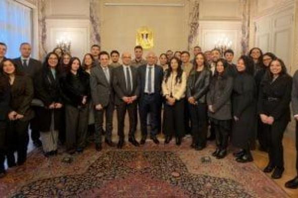 السفير
المصرى
فى
باريس
يلتقى
بالطلاب
المصريين
الدارسين
فى
فرنسا..
صور