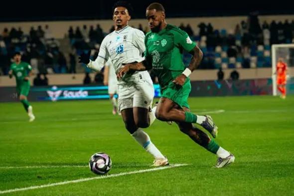 الأهلي
    يتخطى
    الأخدود
    ويرتقي
    للمركز
    الرابع
    في
    "دوري
    روشن"