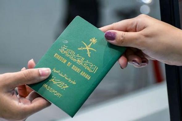 الجوازات:
    لا
    يمكن
    تجديد
    جواز
    السفر
    بالتوكيل
    من
    خارج
    المملكة