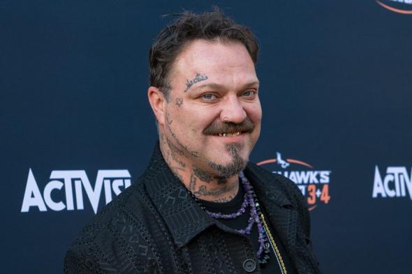 بام
مارجيرا
سيعود
في
Jackass
5
من
خلال
لقطات
أرشيفية
غير
معروضة
من
قبل