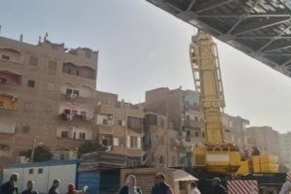 محافظ
سوهاج:
الانتهاء
من
تركيب
الجسم
المعدني
لكوبري
المشاه
بمنطقة
الثلاث
كباري