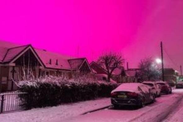 السما
بقى
لونها
وردى..
مشهد
مفاجئ
فى
سماء
برمنجهام
يدهش
السكان