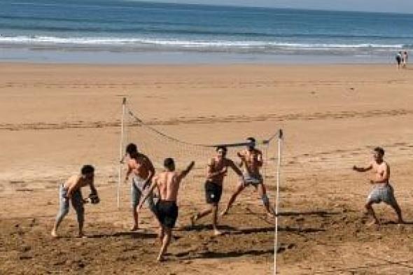 لاعبو
المنتخب
على
أحد
الشواطى
المغربية
قبل
مواجهة
السنغال..
صورة