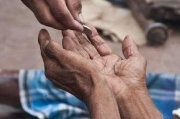 ضبط
12
متهماً
لاستغلال
الأطفال
فى
التسول
وبيع
السلع
بالإلحاح
فى
الجيزة