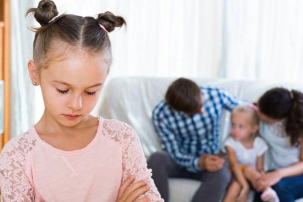 أخصائية:
    مقارنة
    الأطفال
    بالآخرين
    تهدم
    الثقة
    وتصنع
    الكراهية