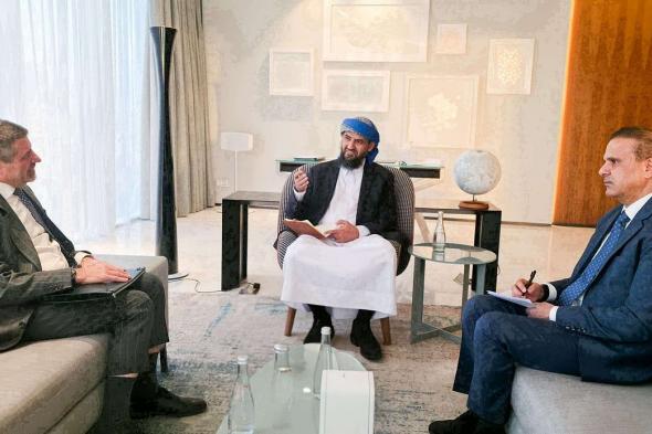 السفارة
    الأمريكية
    باليمن:
    ندعم
    حوارا
    جنوبيا
    شاملا
    تستضيفه
    المملكة