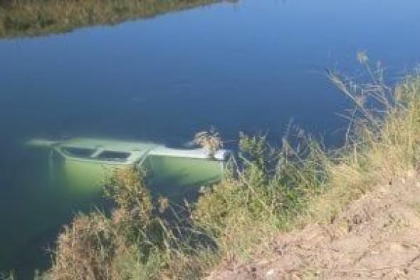 الصور
الأولى
لمحاولة
انتشال
سيارة
مدير
مكتب
محافظ
أسوان
من
ترعة
بلانة