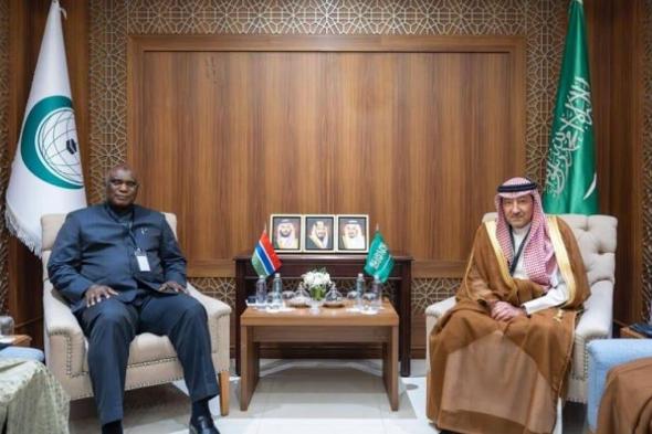 «الخريجي»
    ووزير
    خارجية
    غامبيا
    يبحثان
    القضايا
    الإقليمية
    والدولية
    ذات
    الاهتمام
    المشترك